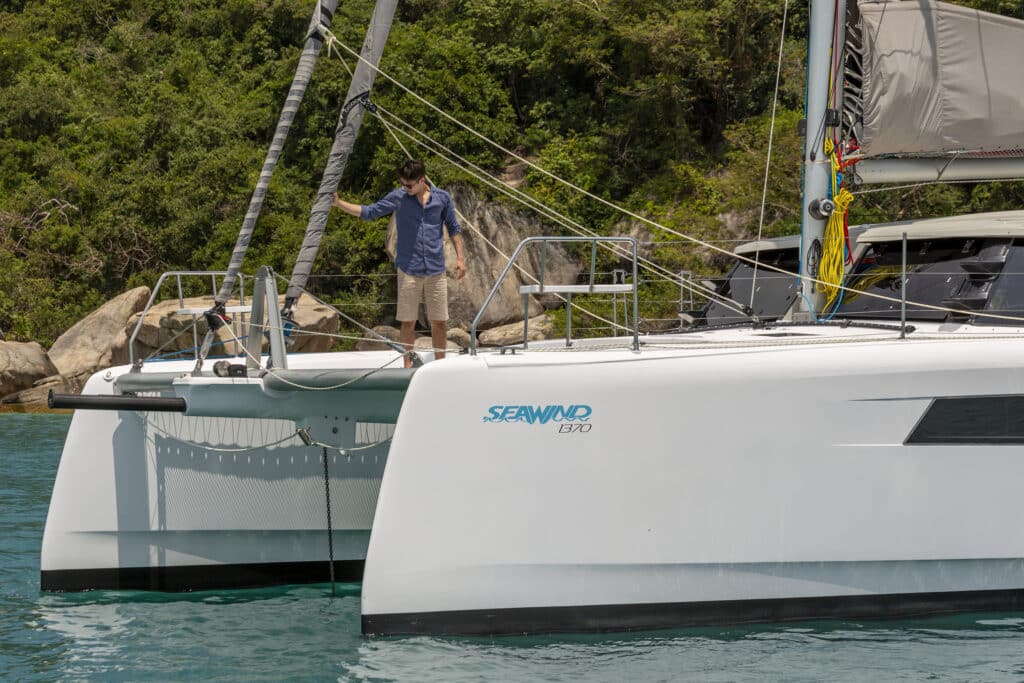 seawind-1370-catamarans-exterior