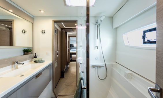 5d-Lapina-master-bathroom