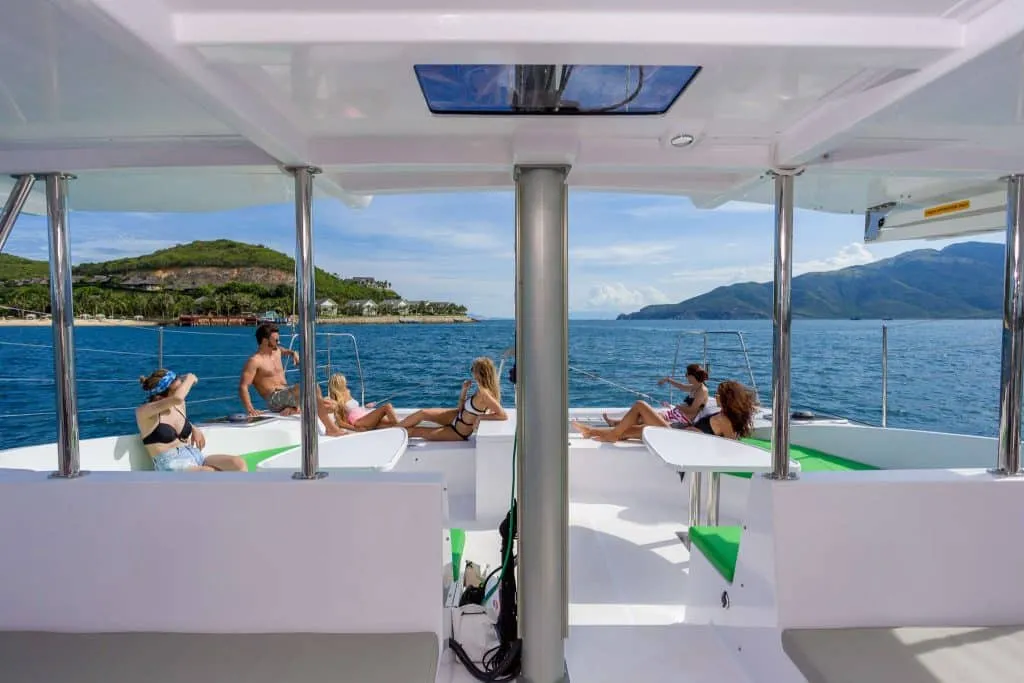 seawind-1160-resort-cruising-gal-11
