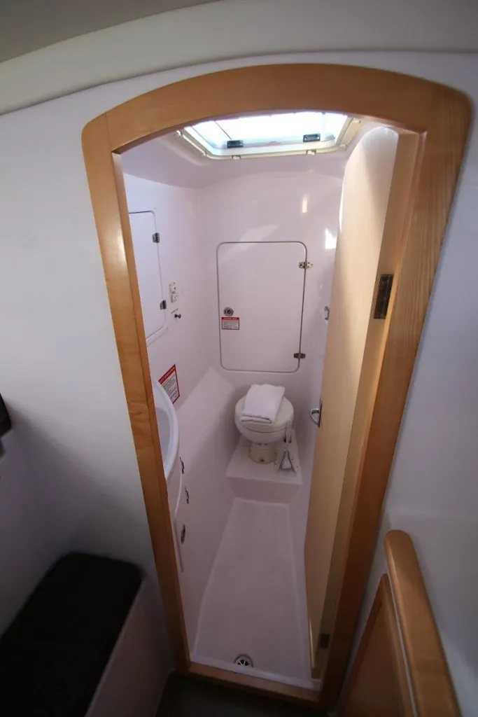 Seawind 1260-BAREFOOT MAGIC-10