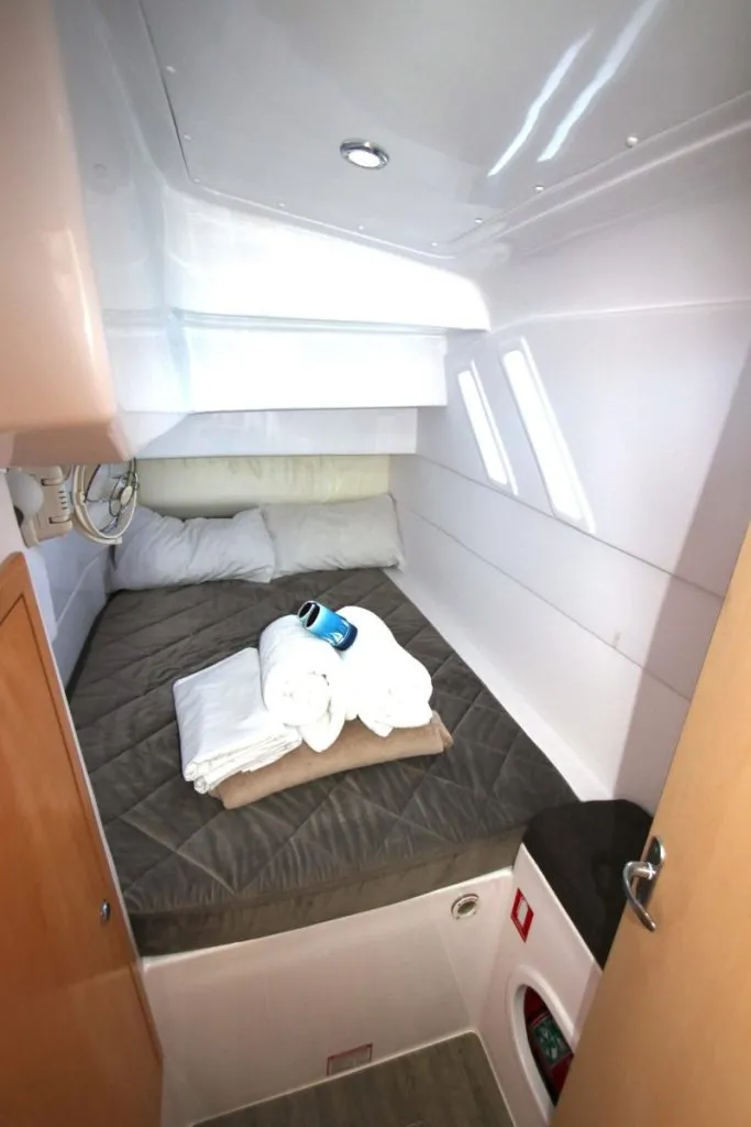 Seawind 1260-BAREFOOT MAGIC-12