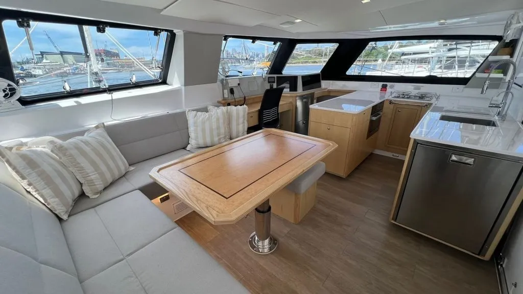 Seawind 1370 Danielle Saloon