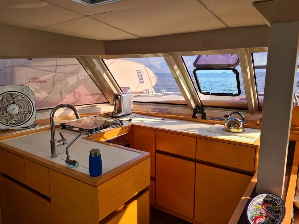 2019 Nautitech 46┃Kaikira galley