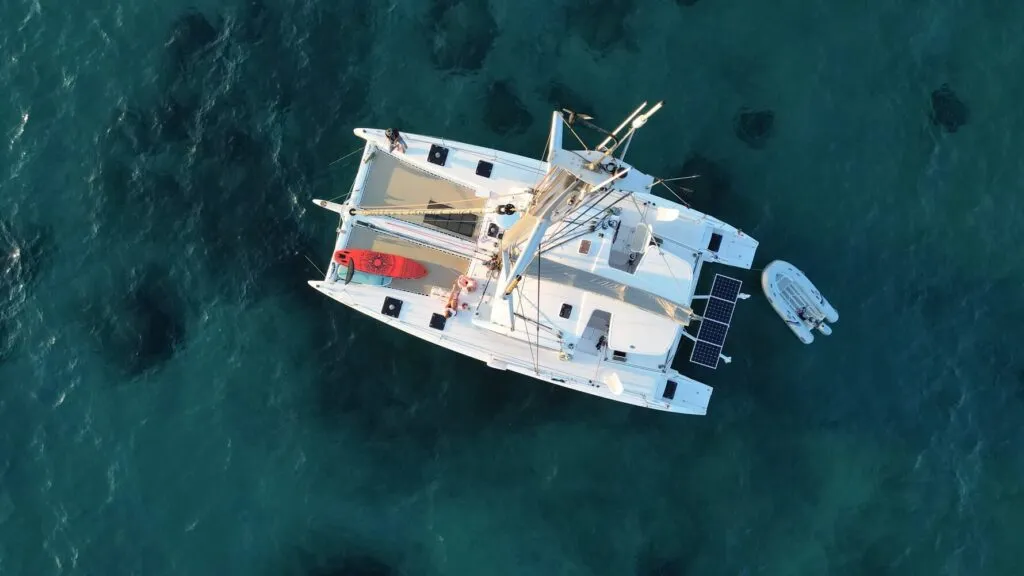 Outremer 51 Pict (14.1) blue pearl