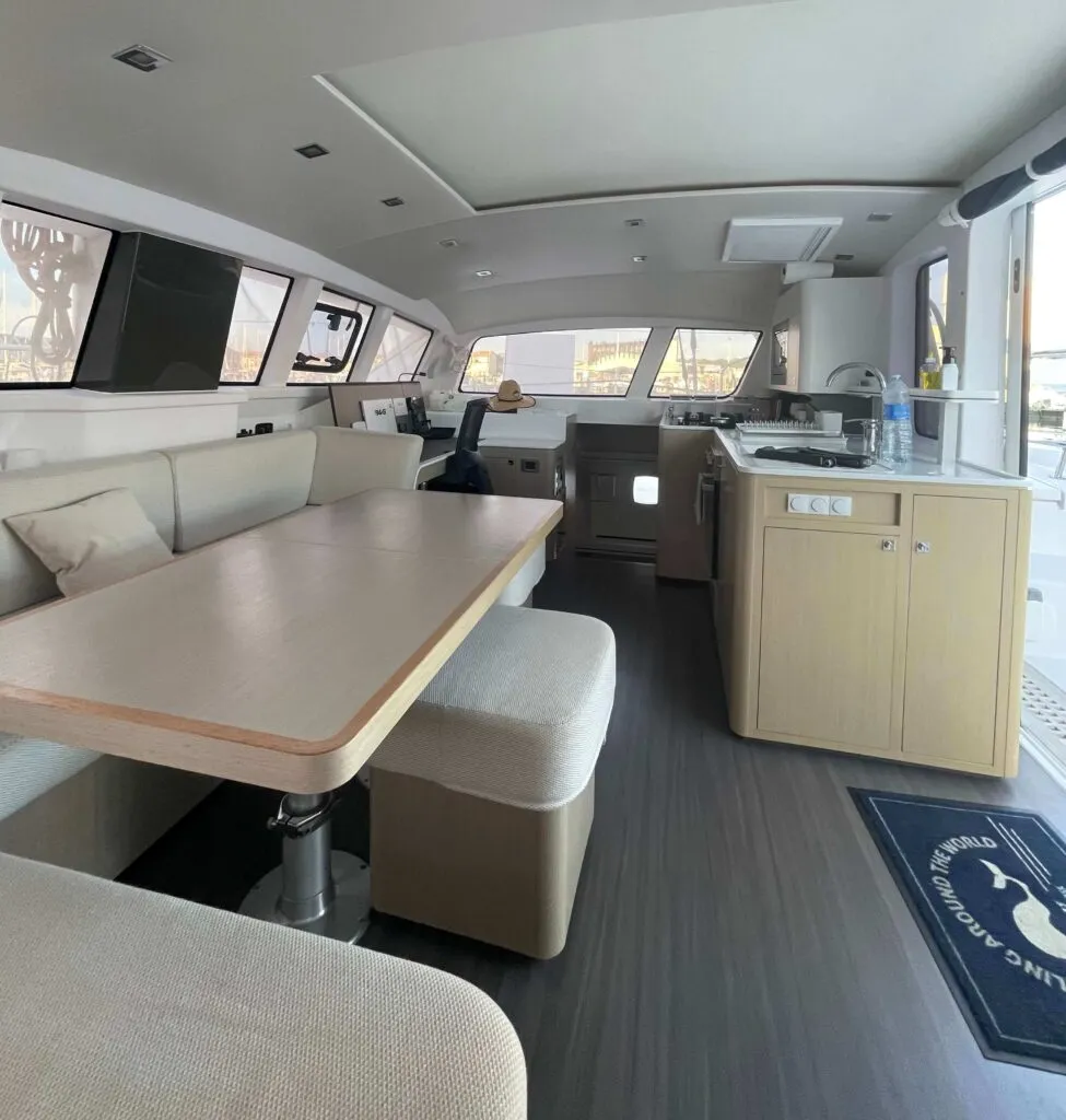Outremer 51 Pict (20) blue pearl